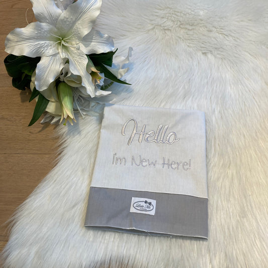 Laken "Hello I'm new here!" Classic love grijs