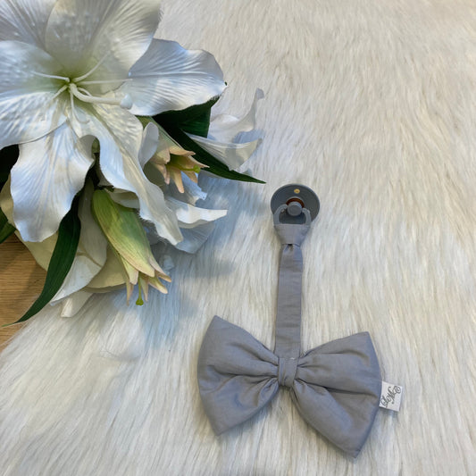 Speenstrikje Classic love lichtgrijs